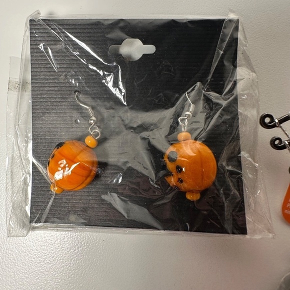 NWT Claire's Halloween earrings - Picture 3 of 5